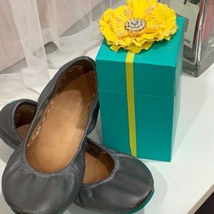 Gorgeous color Tieks 🌟